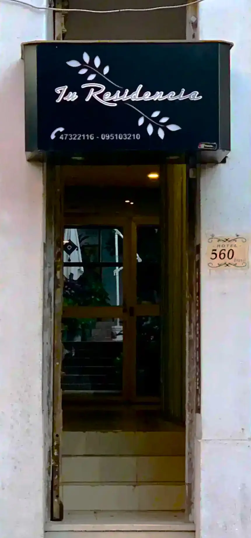 Puerta Principal de el Hotel Sabah